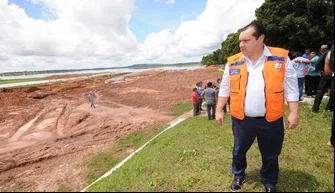 O ministro da Integração Nacional, Pádua Andrade, na Barragem do Bezerro