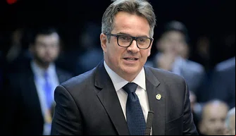 Senador Ciro Nogueira.