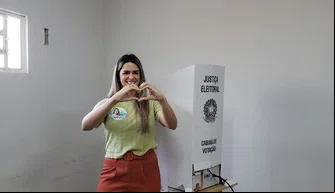 Candidata Gessy Lima vota na Uespi - Dirceu