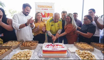 Dr. Pessoa entrega reforma da praça de alimentação do Shopping da Cidade.