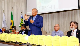 Dr. Pessoa em cerimônia de comemoração aos 50 da primeira turma de Medicina da UFPI