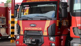 Chico Lucas entrega kits de combate a incêndios ao Corpo de Bombeiros