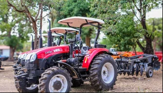 Entrega dos tratores para agricultores familiares