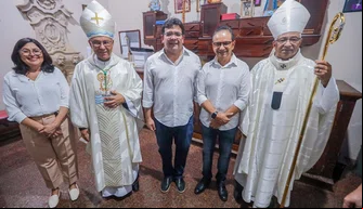 Governador Rafael Fonteles participa da missa de posse do novo Bispo de Parnaíba