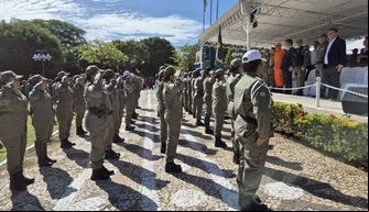 Policiais Militares são homenageados e forma turma de oficiais em solenidade do Dia de Tiradentes