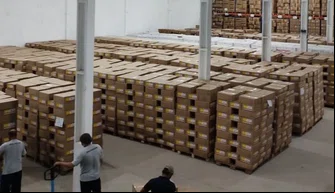 Governador e presidente dos Correios visitam Centro de Logística da Sesapi