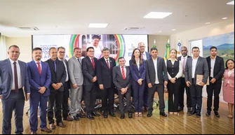 Secretário da Seid, Mauro Eduardo, o Min. Welligton Dias e representantes de municípios em Brasília-DF