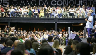 Silvio Mendes empossa 940 concursados da FMS