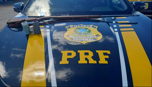 Arma de fogo artesanal apreendida com condutor em Alegrete do Piauí